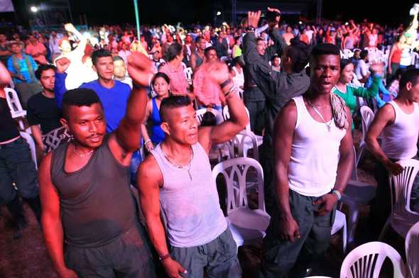Cientos de integrantes de las FARC participan en un acto cultural (EFE)